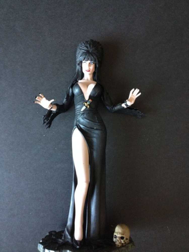 Elvira Mistress Of The Dark - Amok Time (Movies) action figure collectible [Barcode 893364002601] - Main Image 3
