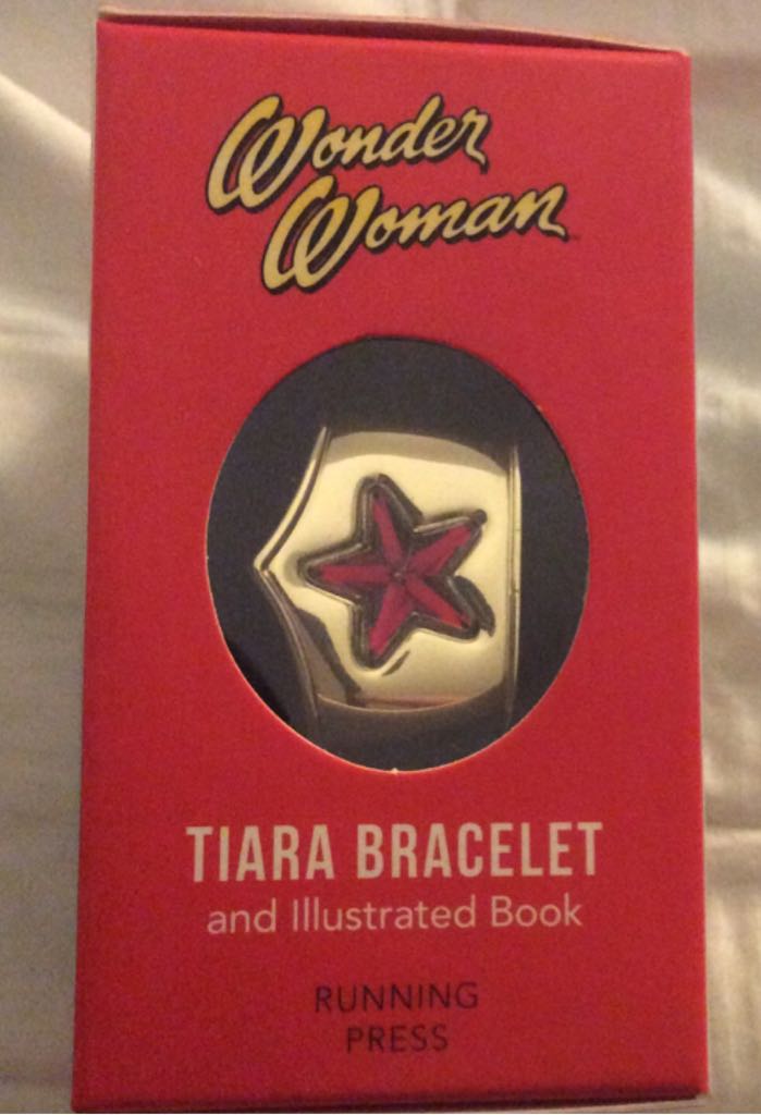 WONDER WOMAN TIARA BRACELET W / BOOKLET MEGA KIT RUNNING PRESS#smar17-136  action figure collectible [Barcode 9780762458639] - Main Image 2