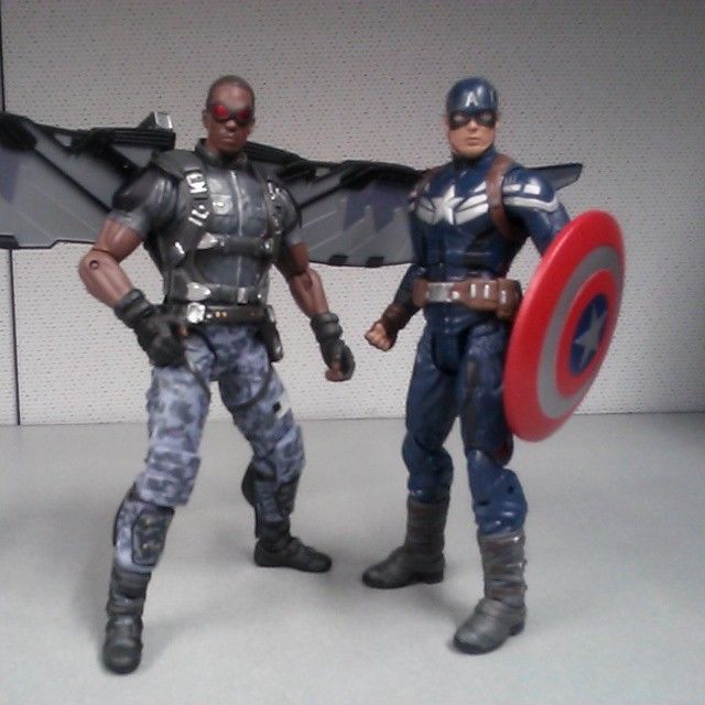 Falcon - Marvel Cinematic Universe (Avengers) action figure collectible [Barcode 9781605843827] - Main Image 2