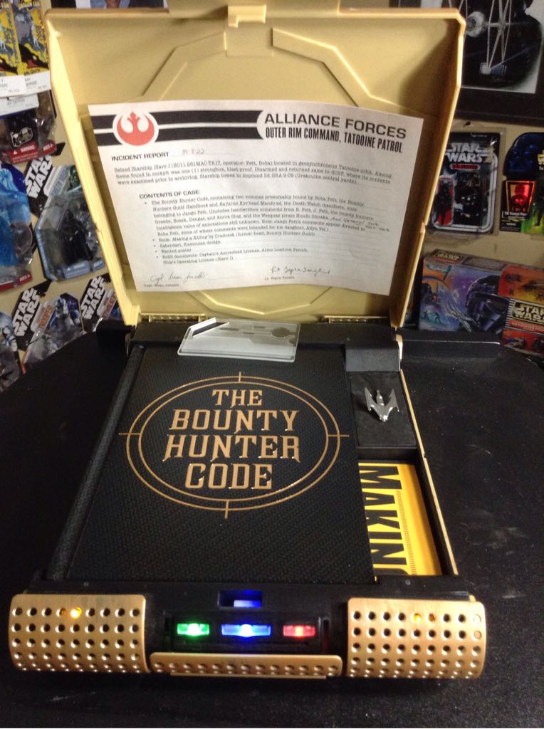 The Bounty Hunter Code - Lucasfilm (Star Wars) action figure collectible [Barcode 9781742839394] - Main Image 2