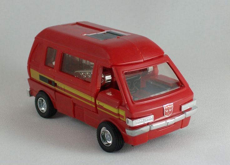 Ironhide G1 Reissue - Takara (G1 Reissue) action figure collectible - Main Image 2