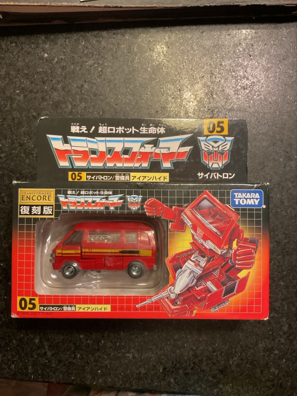 Ironhide G1 Reissue - Takara (G1 Reissue) action figure collectible - Main Image 4