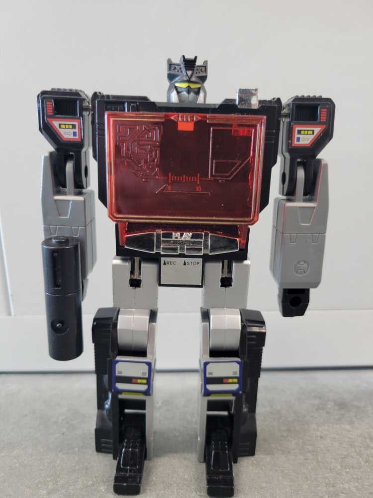 Soundblaster Missing Shoulder Cannon Missiles And Buzzsaw - Takara (1987) action figure collectible - Main Image 2