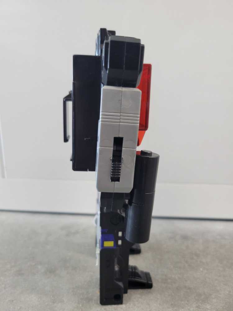 Soundblaster Missing Shoulder Cannon Missiles And Buzzsaw - Takara (1987) action figure collectible - Main Image 3