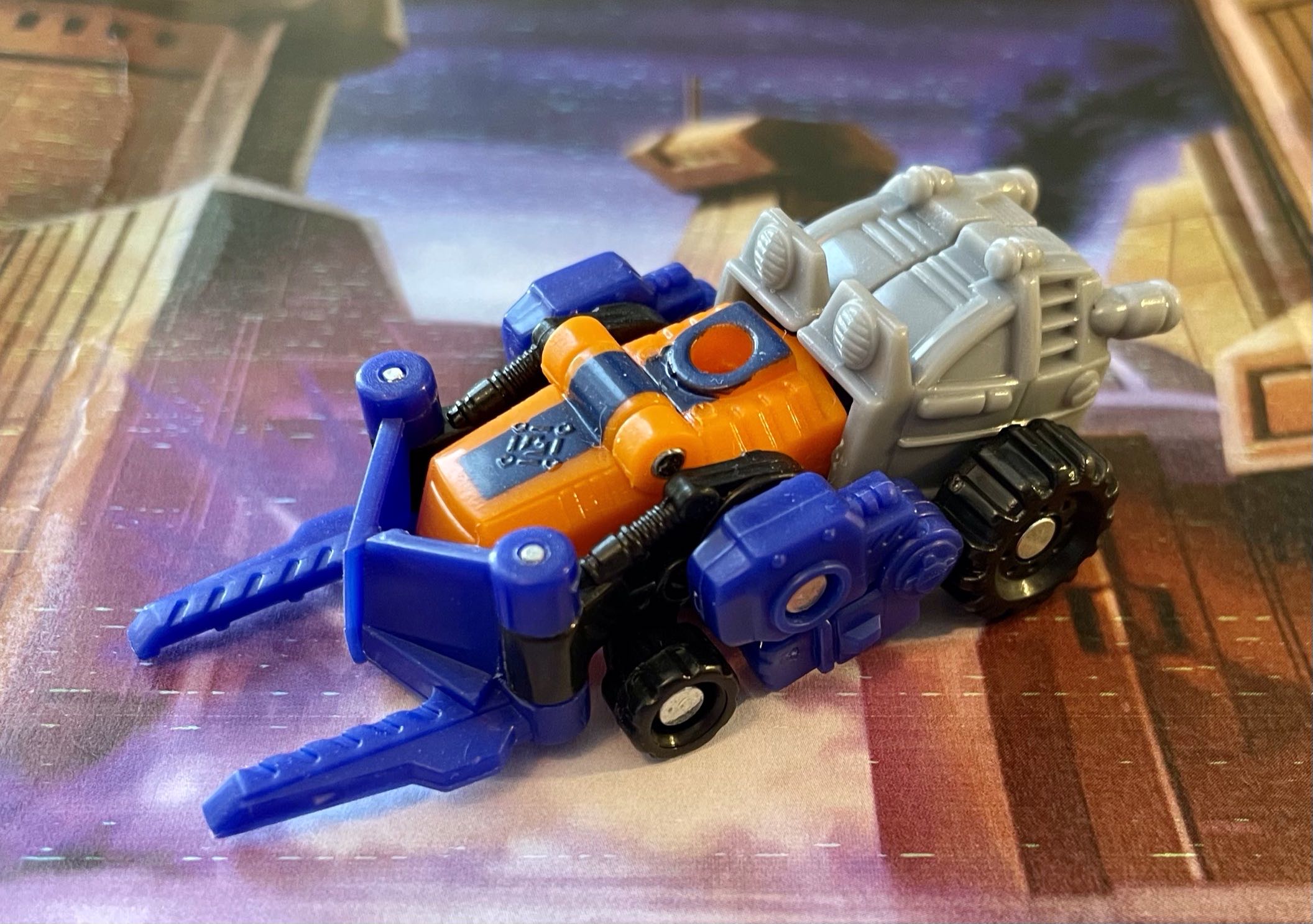 Liftor - Hasbro (Transformers Armada) action figure collectible - Main Image 2