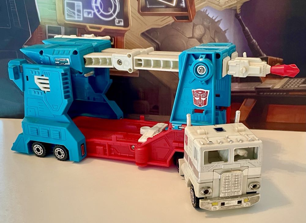 Ultra Magnus - Hasbro (Transformers G1) action figure collectible - Main Image 3