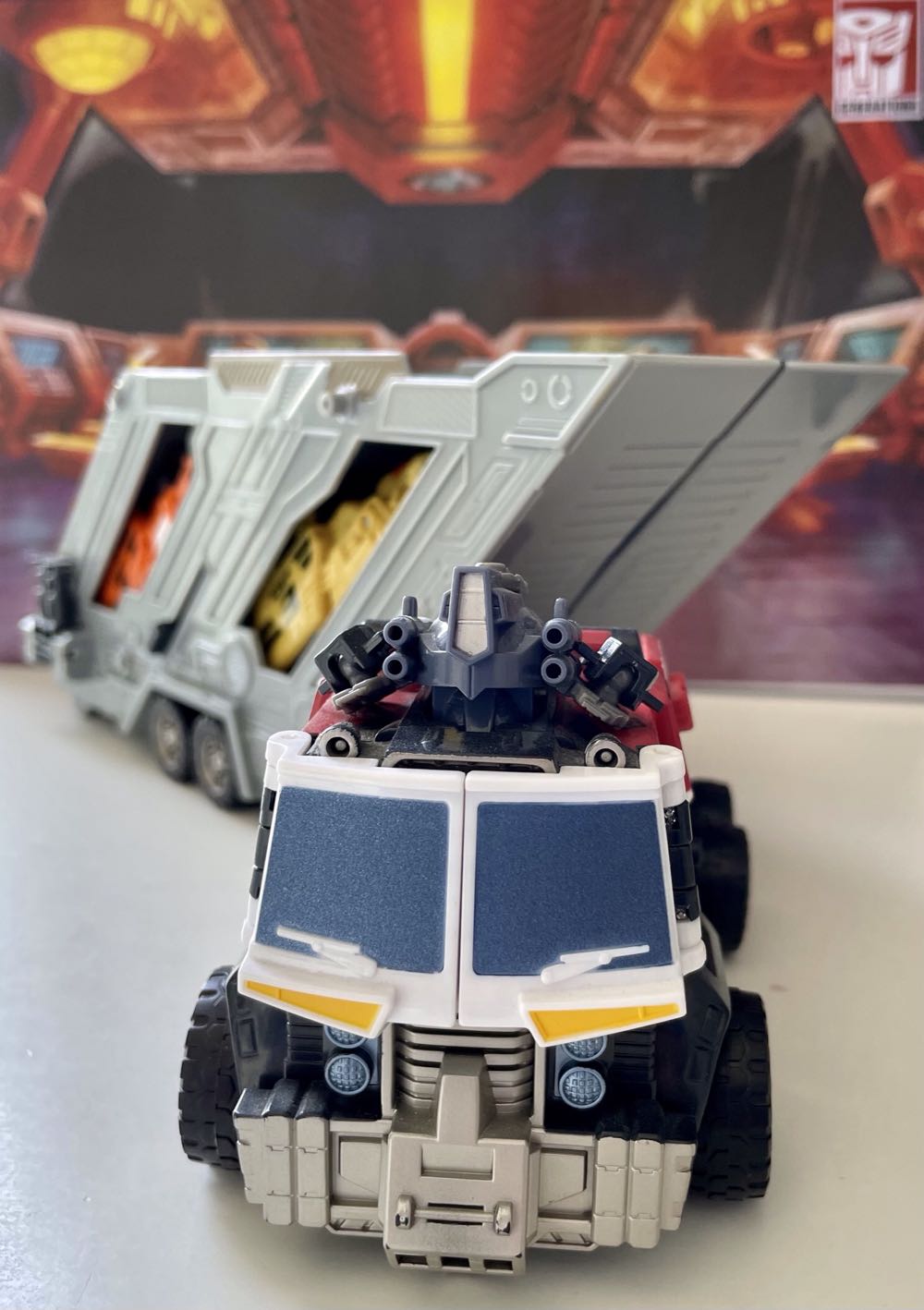 Optimus Prime - Hasbro (Transformers Energon) action figure collectible - Main Image 3