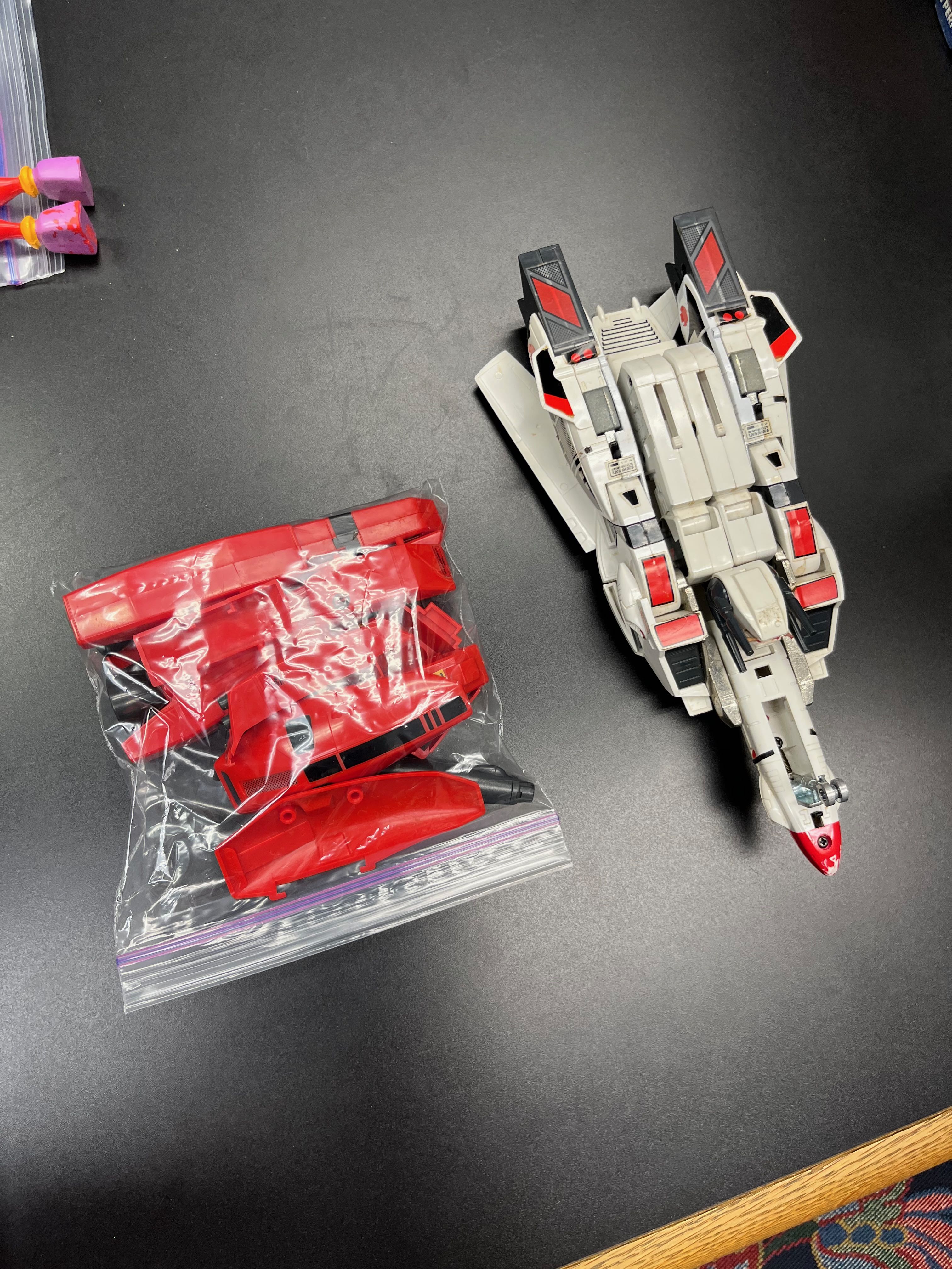 Jetfire (Broken) - Hasbro (Transformers: Generation 1) action figure collectible - Main Image 2