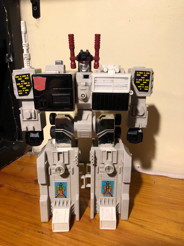 Metroplex - Hasbro/Takara (Transformers G1) action figure collectible - Main Image 2