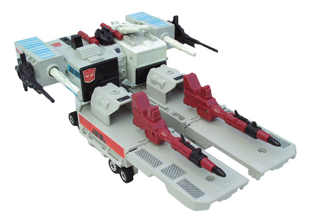 Metroplex - Hasbro/Takara (Transformers G1) action figure collectible - Main Image 3