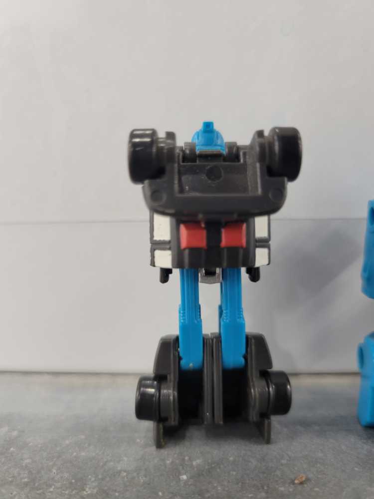 Stakeout Micromaster - Hasbro (Transformers) action figure collectible - Main Image 3