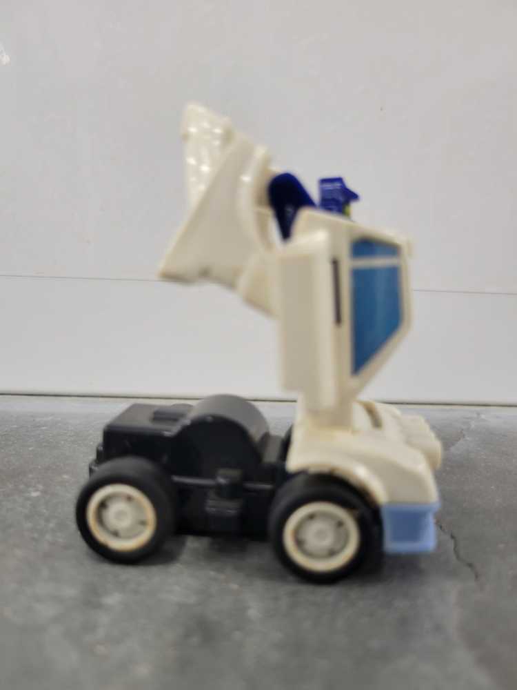 G1 Searchlight - Hasbro (G1 Transformers) action figure collectible - Main Image 2