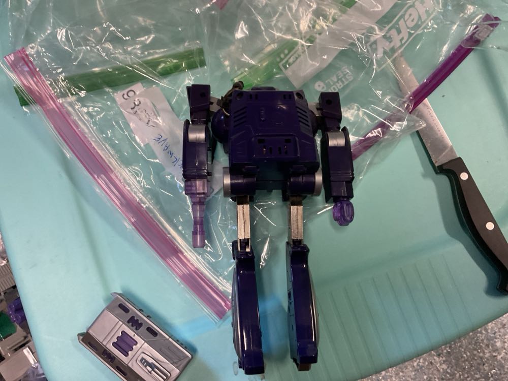 Transformers G1 Shockwave - Takara Tomy (Transformers) action figure collectible - Main Image 4