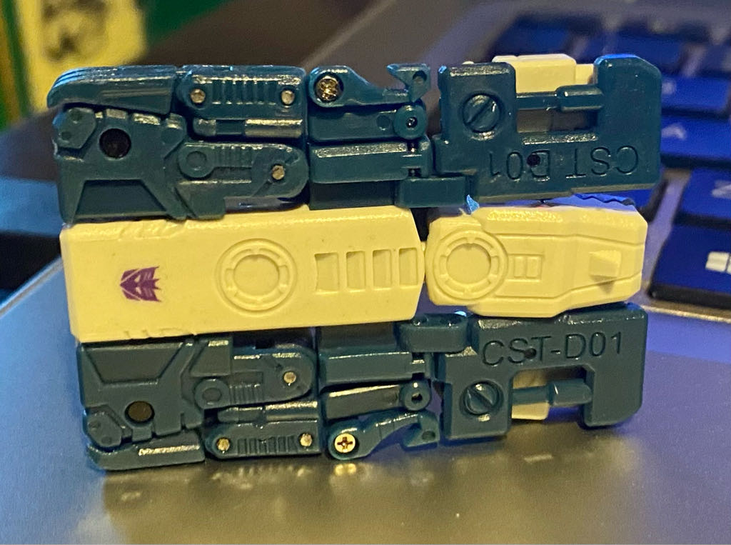 Overkill - Keith’s Fantast Club (KFC) (Decepticon) action figure collectible - Main Image 2