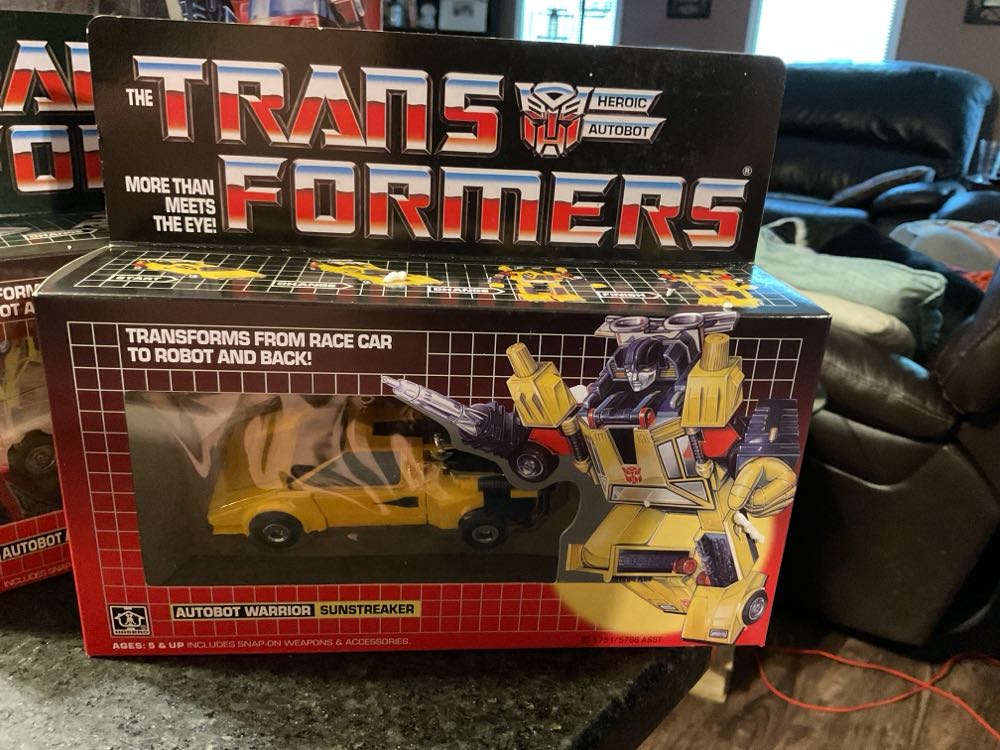 Transformers G1 Sunstreaker (KO) - Unknown (The Transformers) action figure collectible - Main Image 3