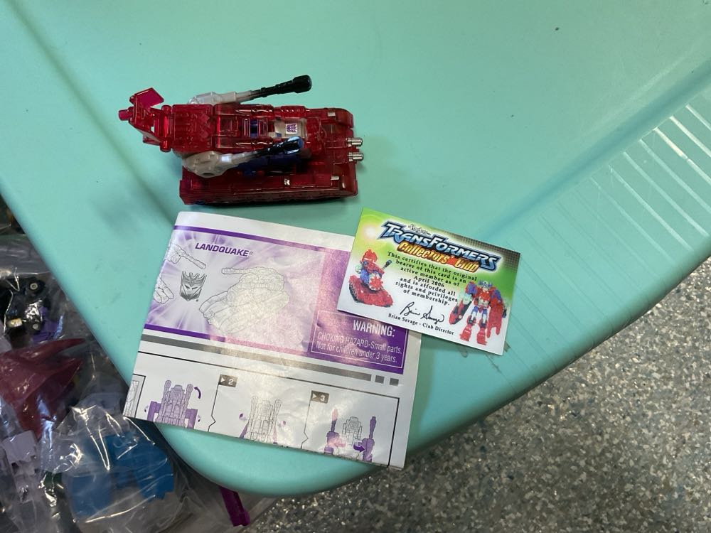 Transformers TFCC Landquake - Fun Publications (Collector’s Club) action figure collectible - Main Image 2