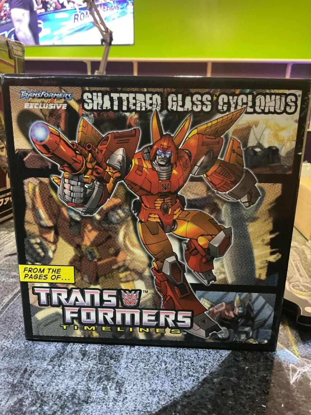 Transformers TFCC Shattered Glass Cyclonus And Krunix - Fun Publications (Collector’s Club) action figure collectible - Main Image 2