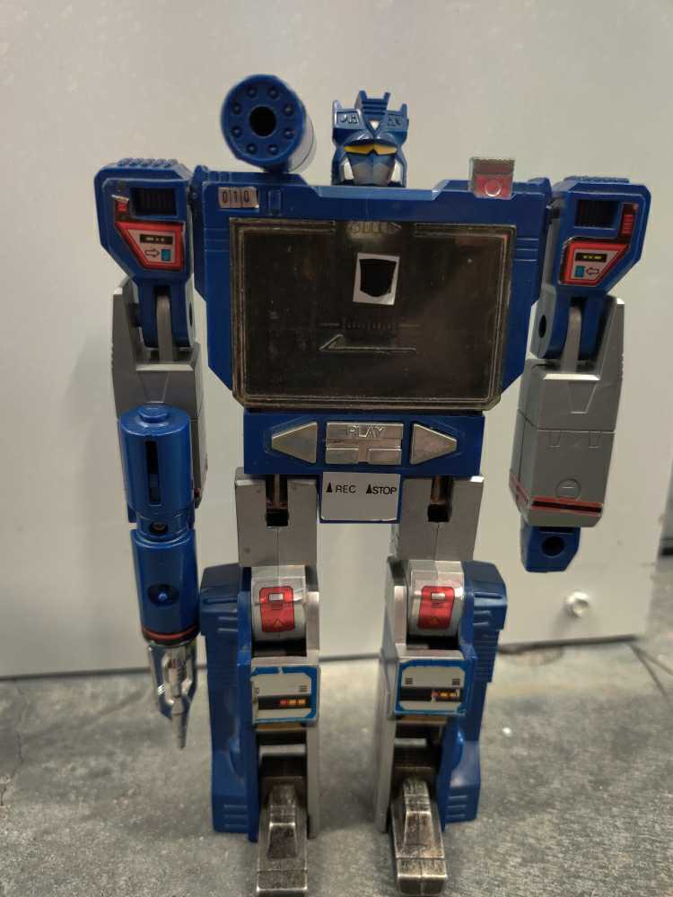 Soundwave 2nd Robot Mode Cassette - Hasbro (1984) action figure collectible - Main Image 2