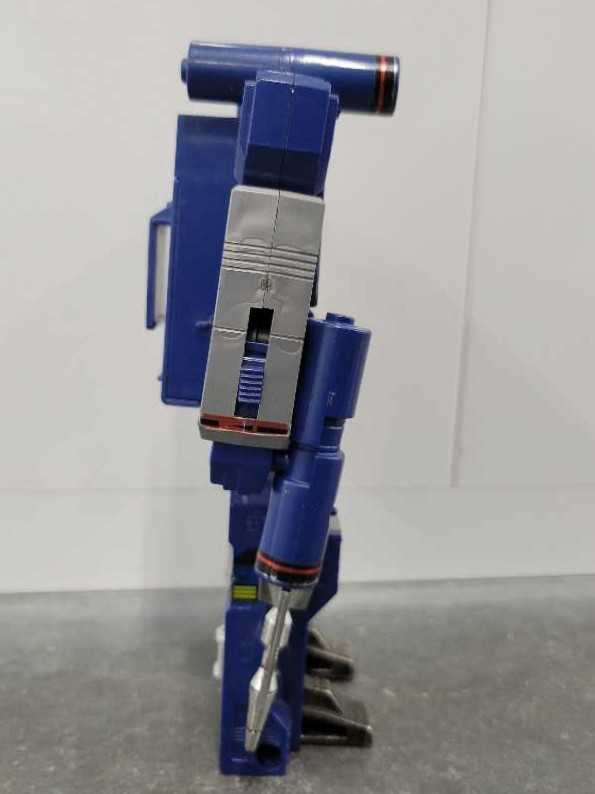 Soundwave 2nd Robot Mode Cassette - Hasbro (1984) action figure collectible - Main Image 3
