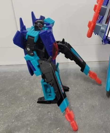 Smokescreen And Dreadwing Robot Mode  - Hasbro (Generation 2) action figure collectible - Main Image 2