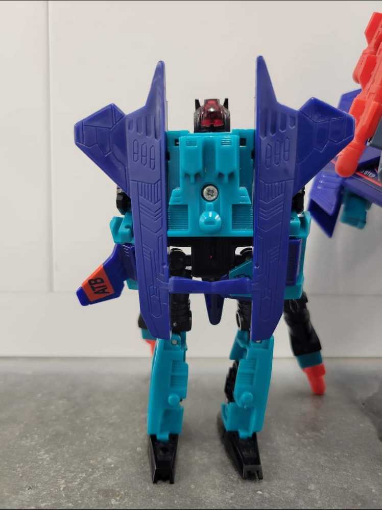 Smokescreen And Dreadwing Robot Mode  - Hasbro (Generation 2) action figure collectible - Main Image 3