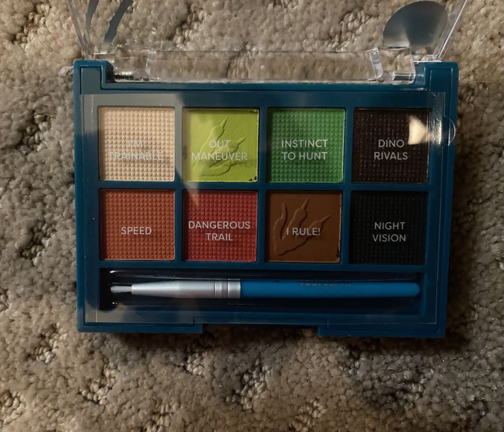 Land. Sea. Air. Pallet - Profusion (Jurassic World Profusion) action figure collectible - Main Image 2