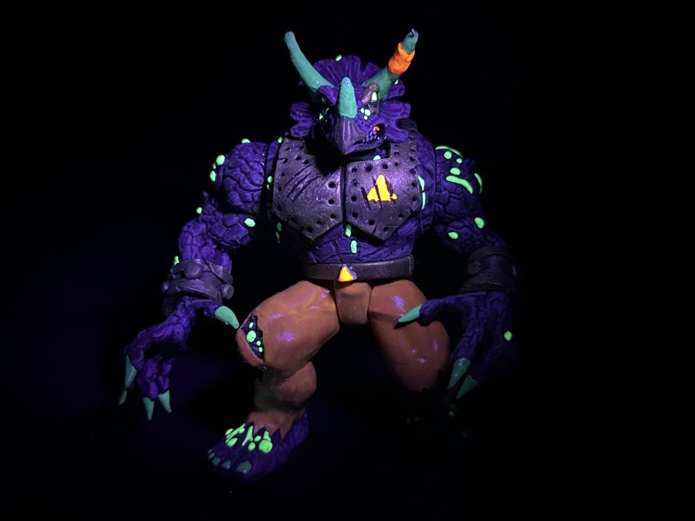 Triceraton Warrior - Yuno Dyva (Teenage Mutant Ninja Turtles) action figure collectible [Barcode 043377530220] - Main Image 3