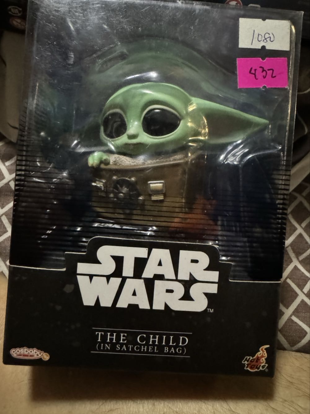 The Child In Satchel Bag - Hot Toys (Star Wars Mandalorian) action figure collectible [Barcode 4895228606747] - Main Image 3