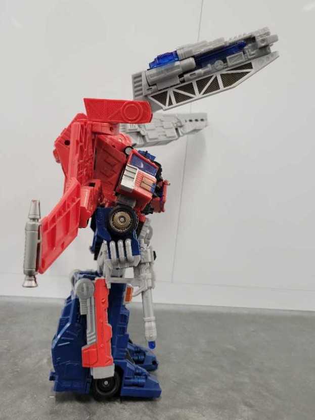 Optimus Prime Leader 1st - Hasbro (Cybertron) action figure collectible - Main Image 3