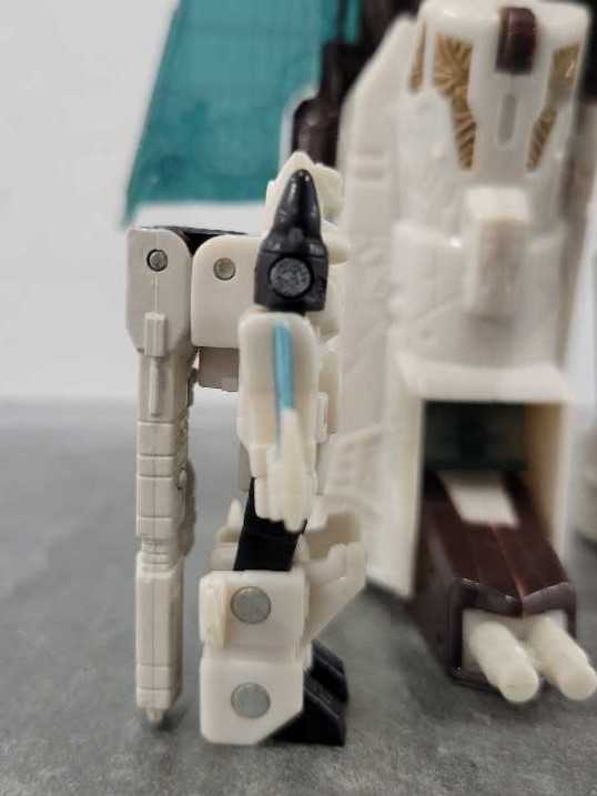 Safeguard 1st With Vector Prime - Hasbro (Cybertron) action figure collectible - Main Image 2