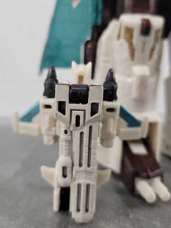 Safeguard 1st With Vector Prime - Hasbro (Cybertron) action figure collectible - Main Image 3