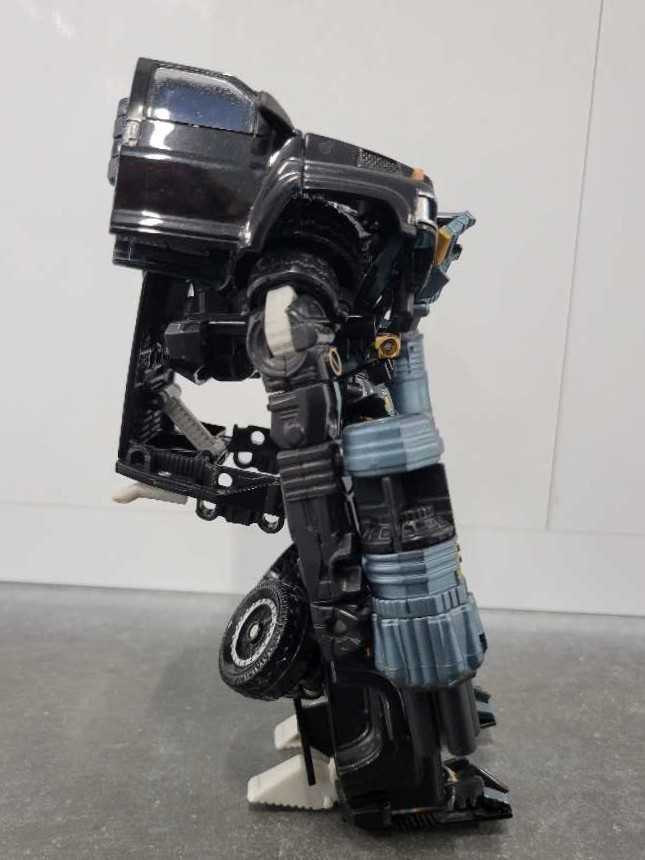 Ironhide Premium Robot Mode - Hasbro (Movie) action figure collectible - Main Image 3