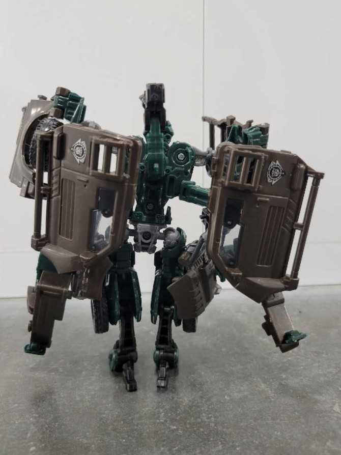 Brawn  - Hasbro (Revenge Of The Fallen) action figure collectible - Main Image 4