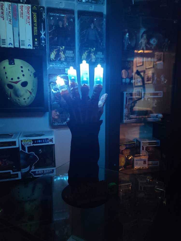 NOES 3 Syringe Hand  - Sharkeys Customs (Horror) action figure collectible - Main Image 3