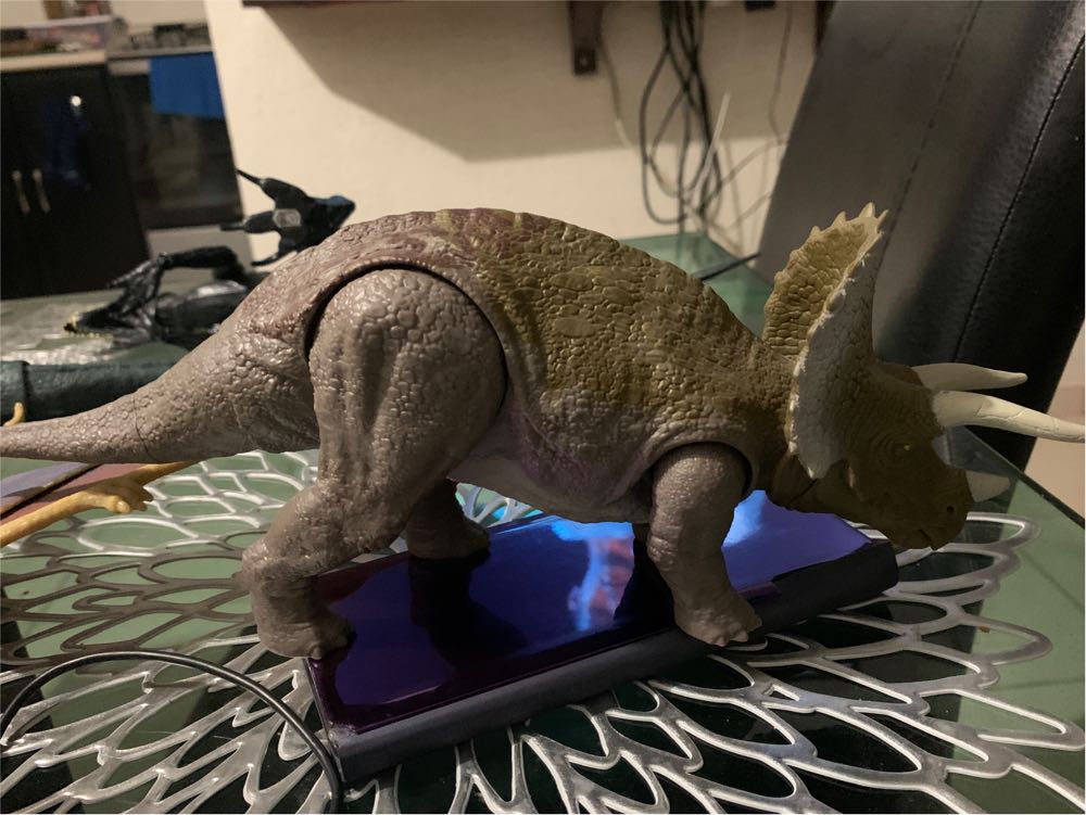 Triceratops - Mattel (JW Primal Attack) action figure collectible - Main Image 4