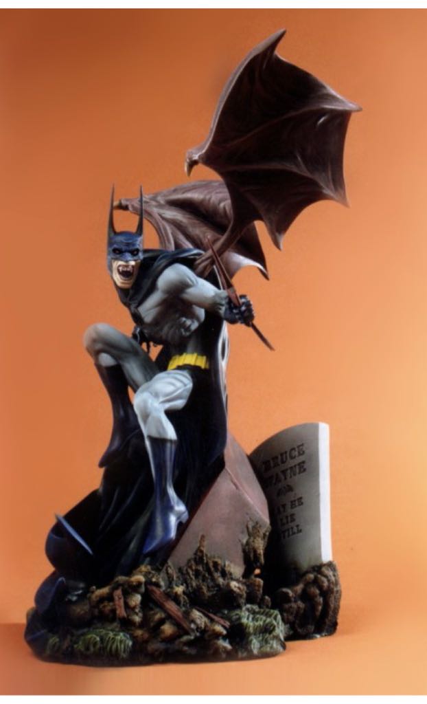 Batman Vampire Statue - DC Collectibles (Batman) action figure collectible - Main Image 2