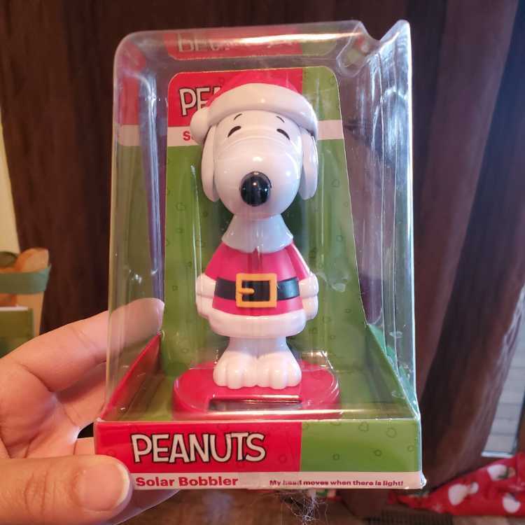 Snoopy Bobbler Peanuts Christmas Santa Solar Bobbler Head Moves In Light  action figure collectible [Barcode 090727464025] - Main Image 2