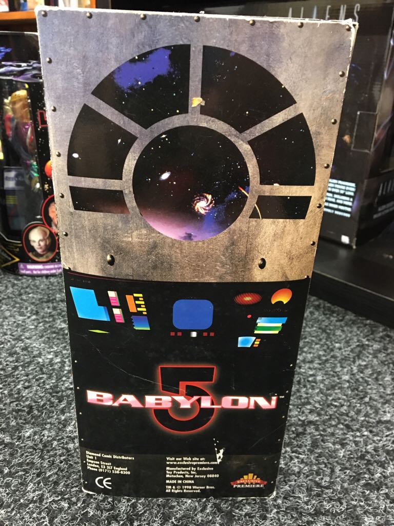 Babylon 5 Chief Michael Garibaldi Limited Edition - Exclusive Premiere action figure collectible [Barcode 611385200710] - Main Image 2