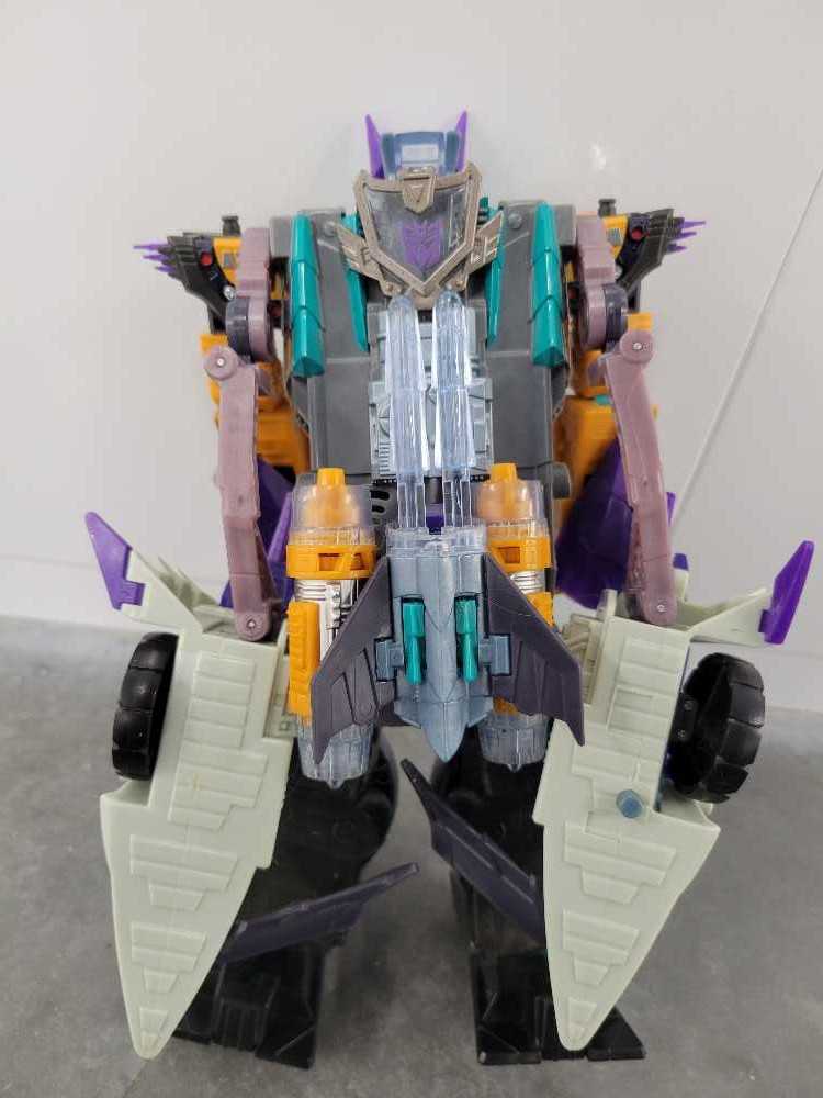 Megatron Leader 1st Robot Mode - Hasbro (Cybertron) action figure collectible - Main Image 4