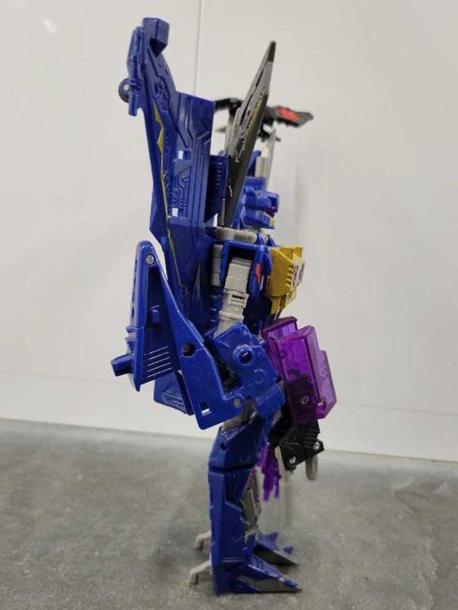 Soundwave With Laserbeak 2nd Robot Mode - Hasbro (Cybertron) action figure collectible - Main Image 3