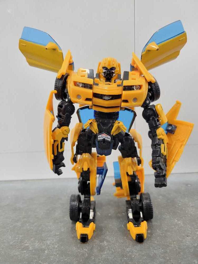 Bumblebee Concept 3rd Robot Mode - Hasbro (Movie) action figure collectible - Main Image 2