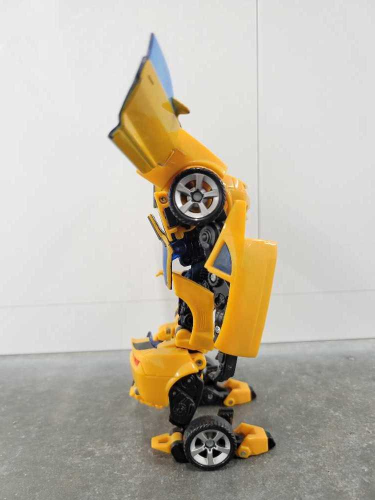 Bumblebee Concept 3rd Robot Mode - Hasbro (Movie) action figure collectible - Main Image 3