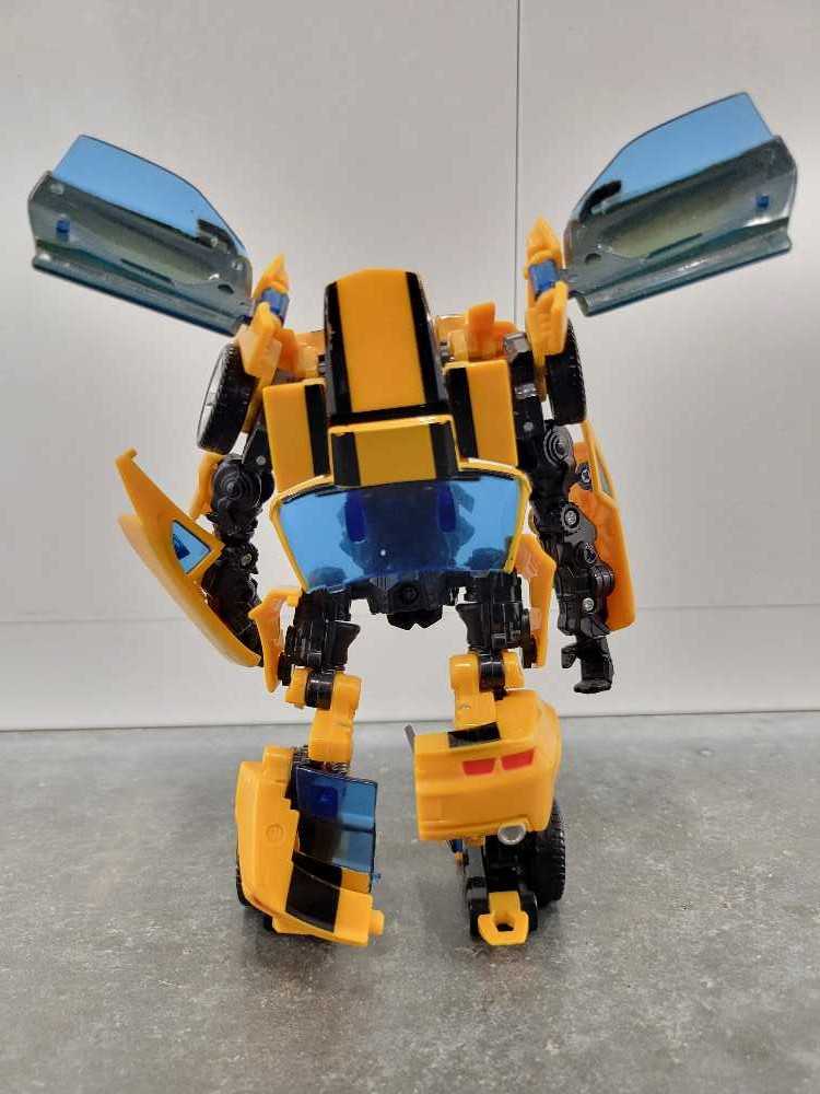 Bumblebee Concept 3rd Robot Mode - Hasbro (Movie) action figure collectible - Main Image 4