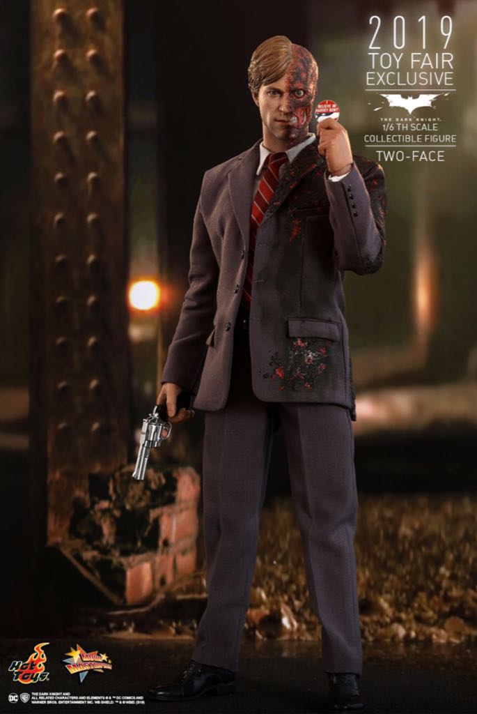 Two Face - Hot Toys (DC) action figure collectible - Main Image 1