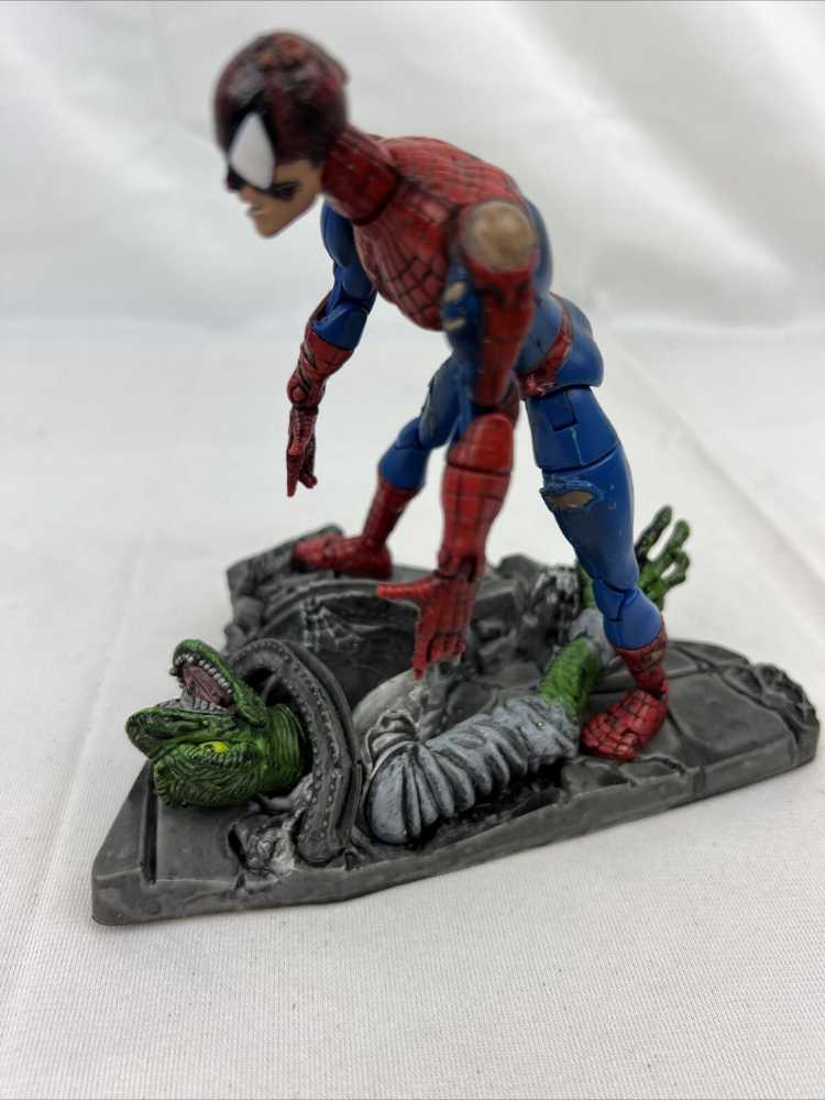 Toybiz Spider-man Classics Series II Spider-man With Lizard Display Stand - Toy Biz (Spider-man Classics) action figure collectible [Barcode 035112470922] - Main Image 3