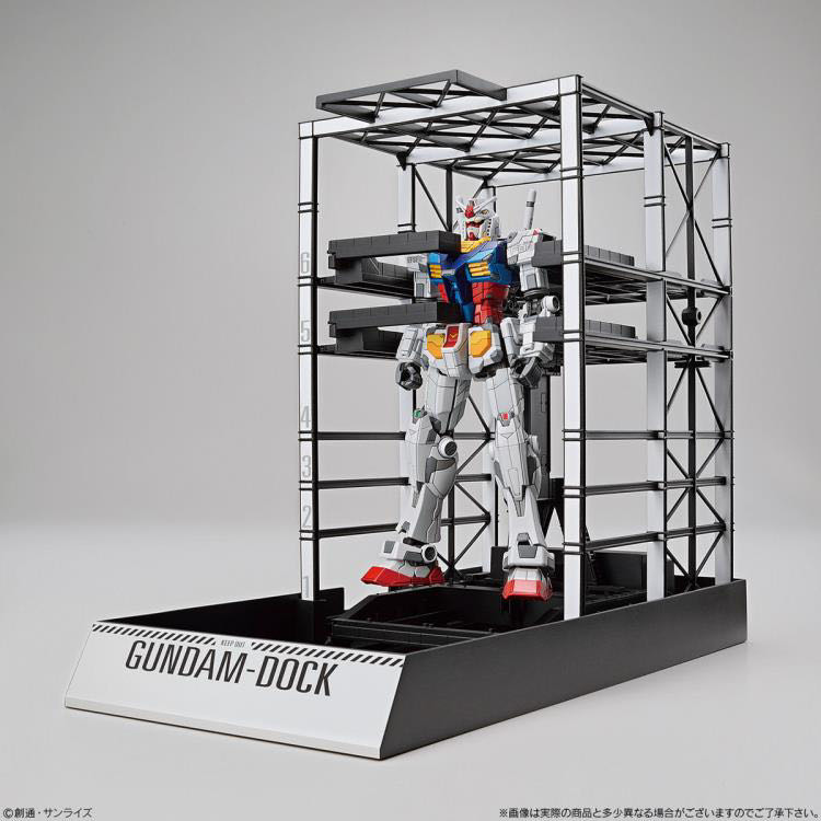 R.G. 1/144 Model Kit: RX-78F00 Gundam & Gundam Dock ~Gundam Factory Yokohama Expo~ (Limited Edition Exclusive Ver.) - Bandai (Real Grade Model Kit) action figure collectible [Barcode 4573102605740] - Main Image 2