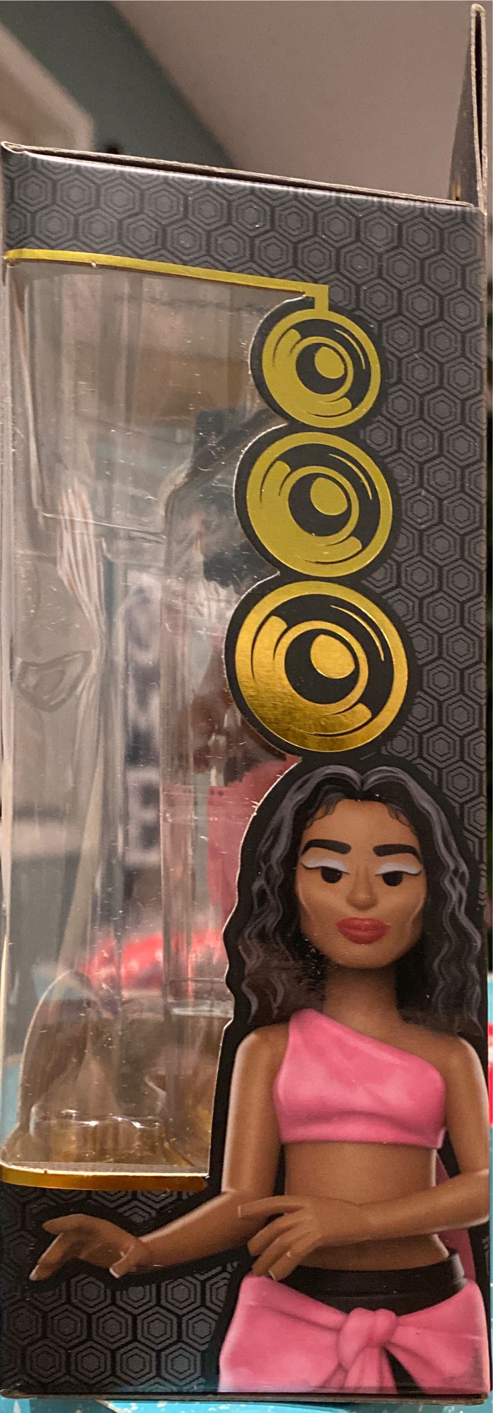Gold TLC CHILLI Premium Vinyl Figure  action figure collectible [Barcode 16051559] - Main Image 2