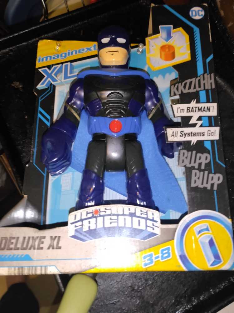 Imaginext Dc Super Friends Deluxe Bat-tech Batman With Sound   action figure collectible [Barcode 194735002795] - Main Image 2