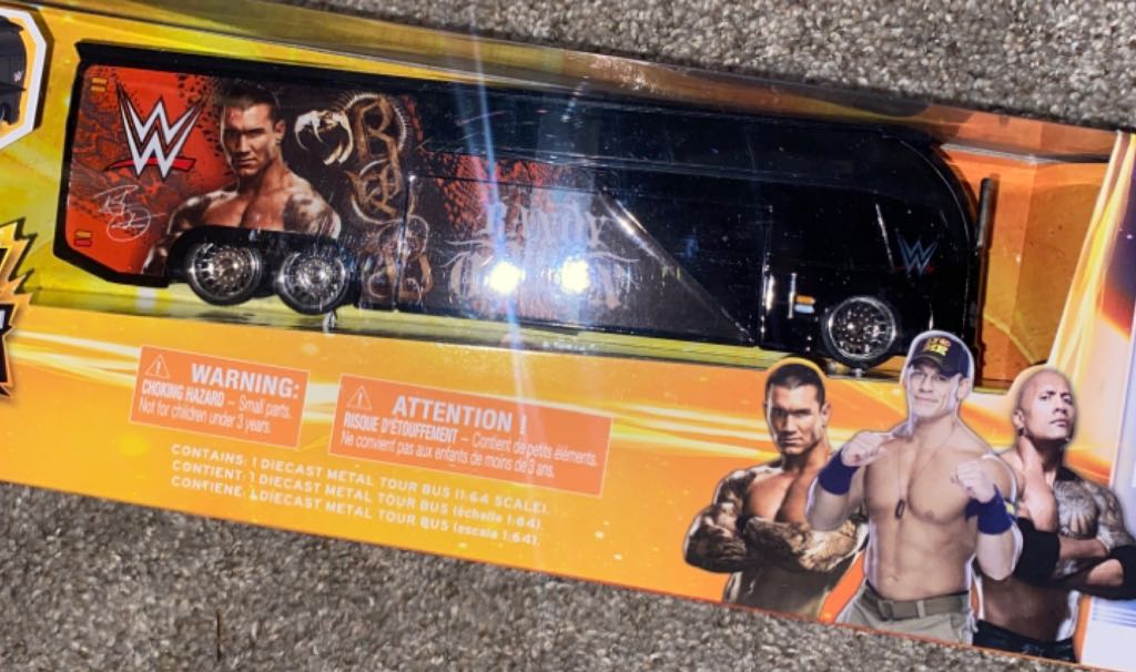 Diamond Select Toys Invincible Robot 