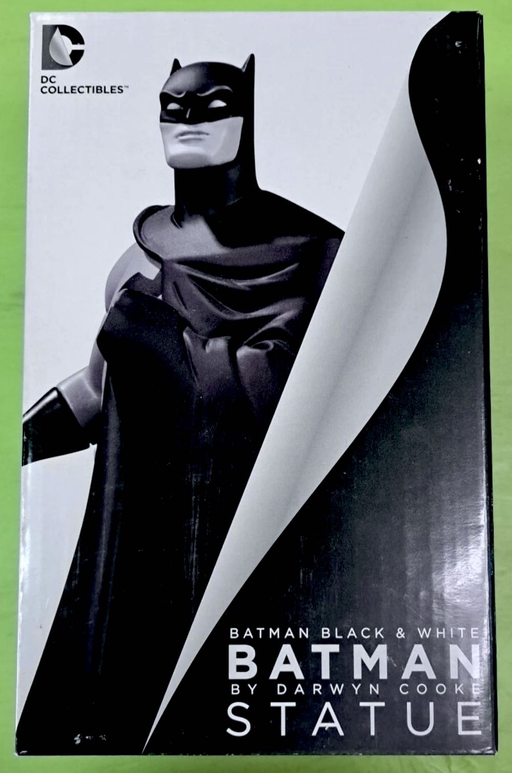 Batman: Black & White Batman Statue by Darwyn Cooke - DC Collectibles (Batman Black & White) action figure collectible [Barcode 761941308852] - Main Image 2
